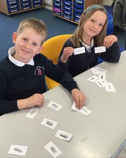 Year 3 have put their memories to the test this morning matching equivalent volumes 🫙💦